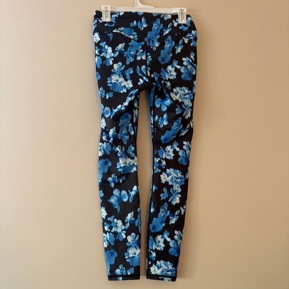 Fabletics Motion365+ Blue Floral Leggings XS XXS Estimated - Picture 2 of 3